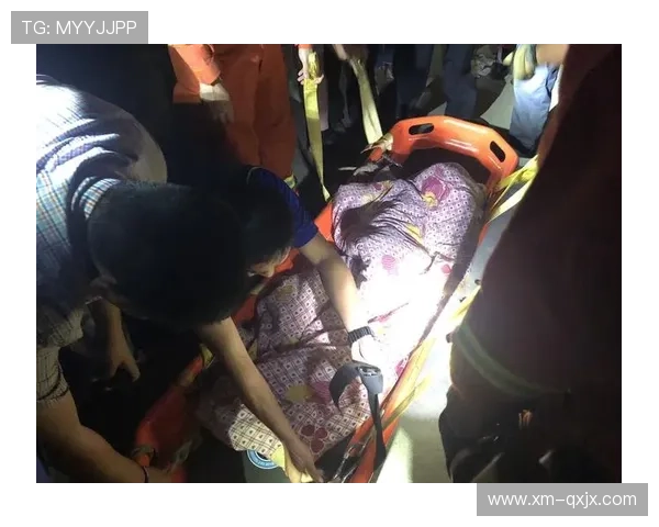 科贝电台：特尔施特根右膝髌腱受伤，已被救护车抬走